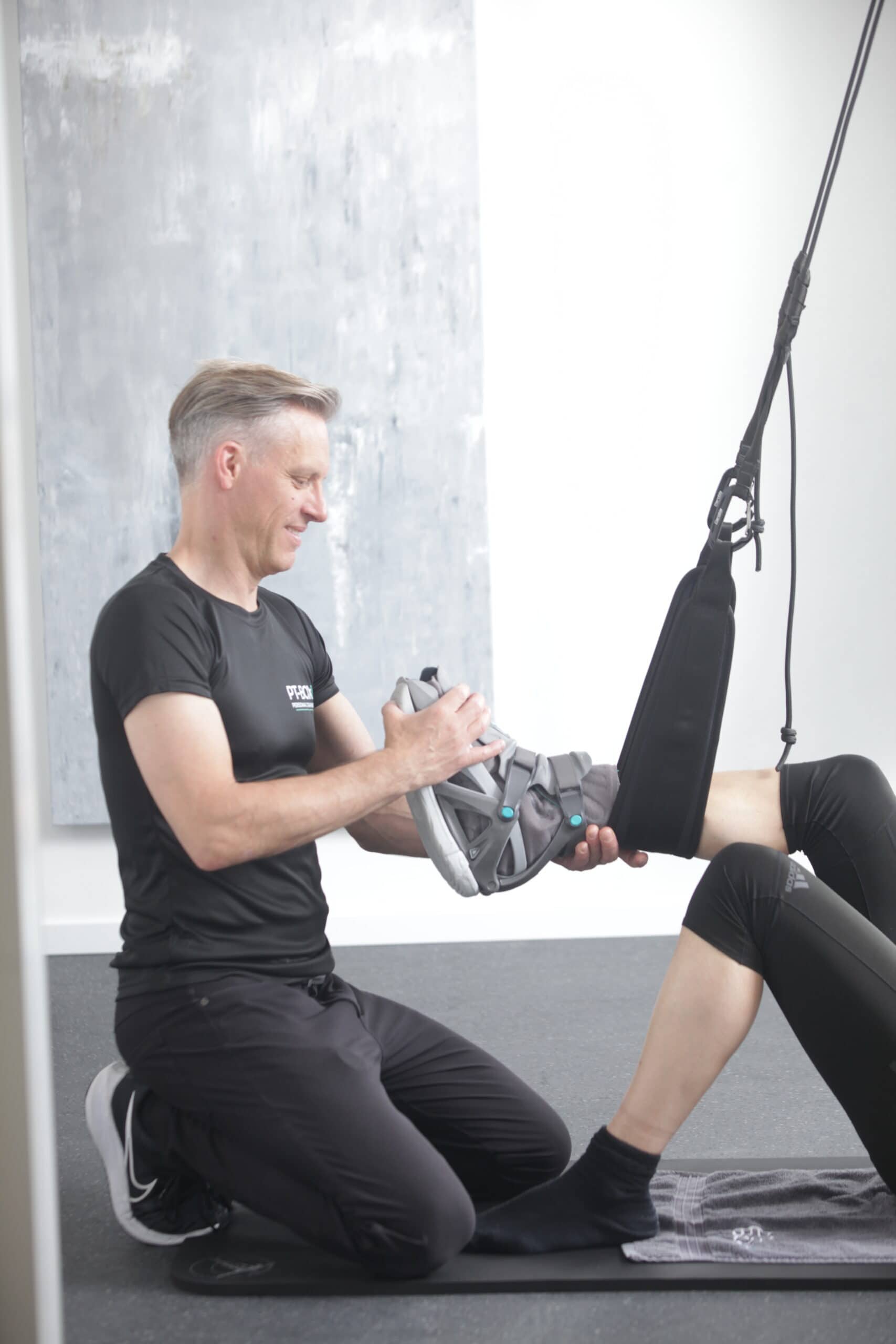 Persönliche 1:1-Trainingsbegleitung bei PT-BOX1 in Germering mit individuell unterstützter Übung